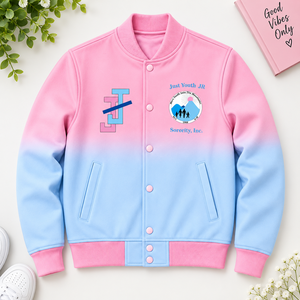แจ็คแอนด์จิล ออฟ อเมริกา เสื้อแจ็คเก็ตวาร์ซิตี้ผ้าซาตินแบบไล่เฉดสีสำหรับผู้หญิง ปักลายตัวอักษรกรีก กระดุมแป๊ก คอปกและปลายแขนเสื้อถักแบบริบ  เสื้อคลุมสำหรับสวมทับ - Product Image 3