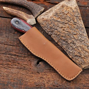 Cuchillo de vaquero forjado a mano de acero al carbono, cuchilla fija de espiga completa OEM personalizada, mango de madera Pakka con funda de cuero - Product Image 6