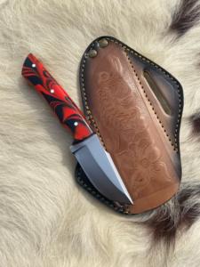Cuchillo de Caza Personalizado con Mango de Plástico, Hoja de Acero Inoxidable con Punta Caída y Funda de Cuero con Grabado de Peces - Product Image 4
