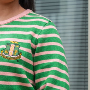 Cardigan en tricot décontracté pour femme, rayé vert et rose, brodé avec motif de blason, manches longues, boutonnage frontal, col en V - Product Image 4