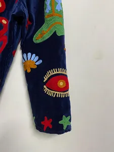 Chaqueta artística de terciopelo azul marino con bordado de serpiente y motivos místicos, estilo bohemio chic, para mujer, ideal para festivales. - Product Image 2