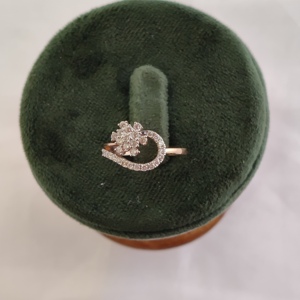 Bague Namivaa en or rose 14 carats avec diamants, motif floral en grappe et halo, design torsadé élégant, pour femme, idéale pour les fêtes et le quotidien, bijoux fins, finition polie, cadeau - Product Image 4