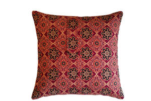 Funda de Almohada Hecha a Mano en India con Nuevo Diseño Floral en Color Verde, Funda de Cojín de Algodón con Estampado a Mano para Sofá, Cama o Decoración - Product Image 3