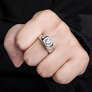 Bague de fiançailles classique hip-hop Gypsy avec moissanite ronde taille brillant de 2 carats, en argent sterling 925, large, pour homme, trois pierres - Product Image 6