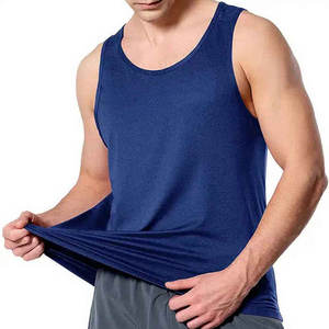 Camiseta sin mangas de corte moderno para hombre, diseñada para un estilo casual urbano, con tela suave, ajuste cómodo y calidad duradera. - Product Image 1