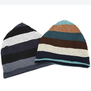 Bonnet en tricot premium pour homme, doux et extensible, avec revers, logo personnalisé, chaud, en acrylique, pour l'hiver, ajustement confortable - Product Image 2