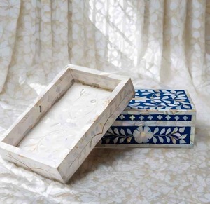Plateau de service et de rangement en nacre de qualité export pour l'organisation de la table de salle à manger à domicile, cadeau et décoration intérieure - Product Image 5