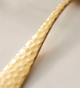 Ensemble de couverts en acier inoxydable martelé au design classique avec finition dorée pour les mariages et les dîners dans les restaurants ou à la maison - Product Image 2