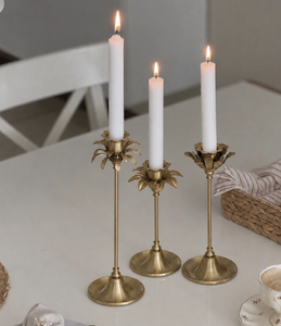 Ensemble de luxe de 3 bougeoirs décoratifs en métal à motif floral pour la décoration de la maison et les centres de table de mariage - Product Image 1