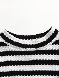 Ensemble haut à manches courtes en tricot jacquard rayé élégant et décontracté pour filles et pantalon assorti, ensemble rayé noir et blanc - Product Image 4