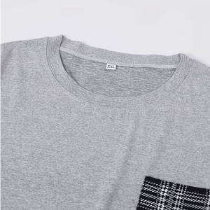 Conjunto Casual de Estilo Sencillo para Hombre de Talla Grande, con una Camiseta de Manga Larga de Cuello Redondo en Color Sólido y Pantalones Holgados a Cuadros - Product Image 4