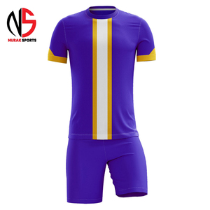 ชุดฟุตบอล โพลีเอสเตอร์ 100% เสื้อแขนสั้นใส่สบายสำหรับทุกเพศ รับสกรีนโลโก้ตามสั่ง รับสั่งตัดไซส์ตามต้องการ - Product Image 1