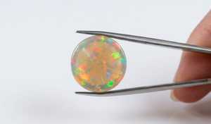 Opale d'Éthiopie naturelle, pierre précieuse en vrac, taille ovale, jeu de couleurs, base blanche, pour la fabrication de bijoux - Product Image 2