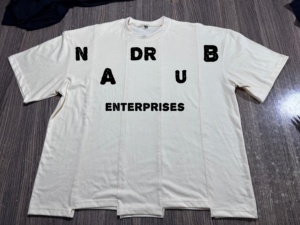 T-shirt à manches courtes col rond blanc pour homme, motif rayures personnalisé - Product Image 1