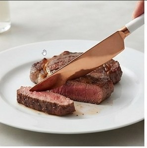 Ensemble de couverts minimalistes en métal rose doré avec manches en plastique blanc, passe au lave-vaisselle, idéal pour les occasions de mariage - Product Image 5