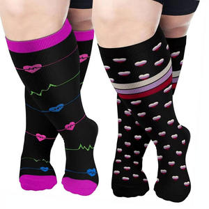 Chaussettes de sport pour hommes et femmes en gros, chaussettes athlétiques personnalisées pour activités de plein air, course à pied et randonnée - Product Image 1