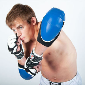 Rodilleras de Neopreno para Muay Thai con Cuero PU y Acolchado Reforzado para Protección en Kickboxing, MMA y Artes Marciales - Product Image 2