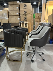 Elegante Silla de Pedicura de Cuero PU Negro con Base de Metal Dorado, Equipo Moderno para Salón de Uñas, Calidad Premium, Vietnam - Product Image 5