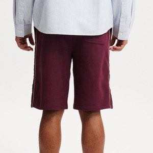 Shorts Bermuda en coton bordeaux pour homme avec bande latérale et logo imprimé sur le devant, short décontracté à cordon de serrage à la taille - Product Image 4