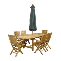Parasol contemporain pour terrasse, table de café extérieure en teck, mobilier de jardin en teck, table à manger extensible en bois et six chaises pliantes