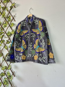 Nueva Chaqueta de Terciopelo Bordada a Mano con Diseño Floral y de Mariposas en Gris, Estilo Suzani, Abrigo Cálido con Cuello para Invierno y Primavera - Product Image 4