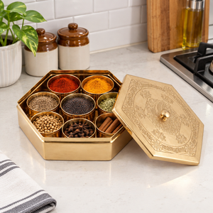 Boîte à épices hexagonale en laiton avec 8 compartiments et couvercle, design oriental, masala dabba en métal artisanal pour le rangement en cuisine - Product Image 3