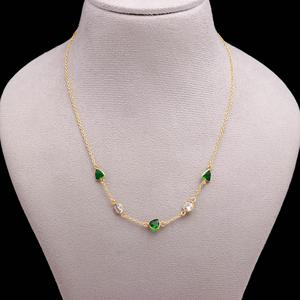 Collier en pierre précieuse de quartz vert de forme trilobée fait à la main, plaqué or 18 carats sur argent sterling 925 - Product Image 2