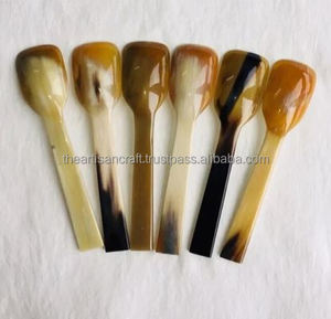 Cuillère en corne artisanale Ustensile de cuisine en corne naturelle Cuillère de service et de cuisine écologique Cuillère rustique unique pour un usage quotidien - Product Image 1
