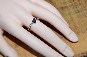 Anillo Hecho a Mano de Plata de Ley 925 con Iolita y Circonita Cúbica, Gema Azul Natural, Joyería Bohemia para Compromiso y Boda - Product Image 5