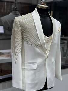 Traje de 3 Piezas de Primera Calidad con Bordado de Perlas Blancas, Blazer para Hombre para Bodas, Receptores y Fiestas, Chaqueta de Diseñador Disponible para la Venta - Product Image 3