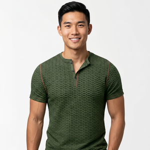 เสื้อยืดเฮนลีย์แขนสั้นสีเขียวสำหรับผู้ชาย ทรงปกติ สวมใส่สบาย ระบายอากาศได้ดี ป้องกันรอยยับ แห้งเร็ว คอวี ผ้าเรียบ 180 กรัม ยี่ห้อ ROLEIN - Product Image 6