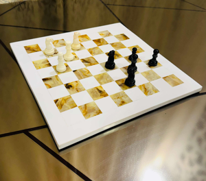 Échiquier en bois et résine écologique pour enfants et adolescents – Jeu d'échecs d'intérieur Printemps/Hiver/Été - Product Image 1