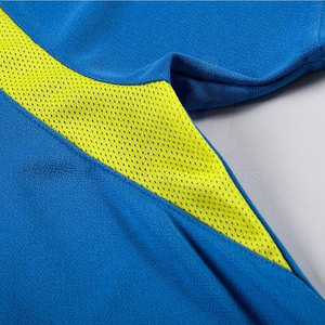 Comfortable Competitive Men Soccer Uniform Breathable <b>Athletic</b> Design Lightweight Jersey And Shorts Set For Team Soccer - Product Image 3