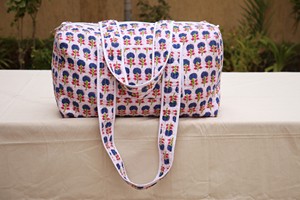 Bolsa de lona acolchada de algodón hecha a mano, interior espacioso con asas cómodas, ligera, duradera y elegante para viajes y gimnasio. - Product Image 3