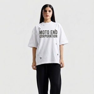 T-shirt blanc oversize Moto End Corporation à manches courtes, col rond, style streetwear, en jersey de coton, imprimé graphique vieilli pour homme - Product Image 6