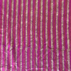 ผ้าฝ้ายพิมพ์ลายด้วยมือพร้อมลายเส้นแนวตั้งสีเมทัลลิก |   ขายส่งสิ่งทอแบบอินเดียสำหรับเทศกาล - Product Image 1