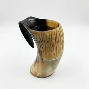 Authentique Chope à Boire Viking Médiévale Faite à la Main en Corne Naturelle Polie, Dessus Texturé Sculpté, Base Lisse, Toucher Réel, Personnalisable - Product Image 3