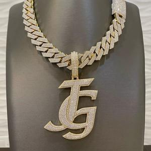 Colgante de Moissanita Natural Redonda Baguette de 3 Ct con Letra C Personalizada, Chapado en Oro de 14K, para Fiestas o como Amuleto - Product Image 4