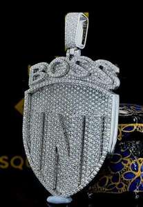 จี้รูปโล่ประดับเพชรโมอิสซาไนต์ 12 กะรัต VVS หรูหรา พร้อมตัวเรือนเงินแท้ชุบทอง 10K/18K สไตล์ฮิปฮอปสุดอลังการ - Product Image 2