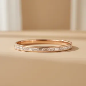 Brazalete de Oro Rosa de 14k con Diamantes Certificados IGI en Corte Baguette, Diseño Geométrico Clásico para Uso Diario - Product Image 5