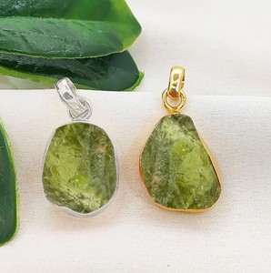 จี้หินเพริดอทดิบชุบทอง – อุปกรณ์ทำสร้อยคอ DIY ขายส่ง - Product Image 1