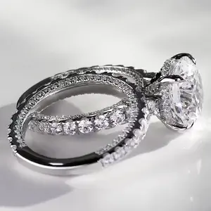 แหวนหมั้นเพชรโมอิสซาไนต์ทรงกลม 2.70 กะรัต ชุบเงินสเตอร์ลิง ประดับเพชรทิชยา - Product Image 5