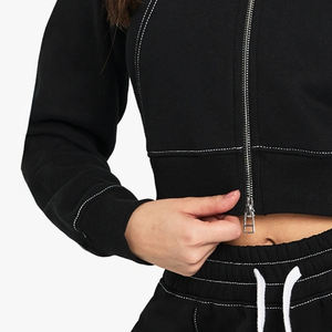 Haut court zippé pour femme, coupe décontractée, idéal pour l'hiver, collection 2026 – Sweat à capuche zippé court pour femme en tissu doux, tendance et décontracté - Product Image 3