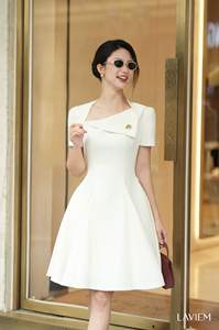 Nuevo Vestido de Fiesta Elegante para Mujer, Blanco, con Hombros Descubiertos y Corte Evase |   Vestido Alva para Eventos Nocturnos |   LAVIEM - Product Image 2