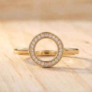 Bague de fiançailles minimaliste en platine avec diamant de laboratoire taille ronde, cercle ouvert, cadeau pour elle - Product Image 1