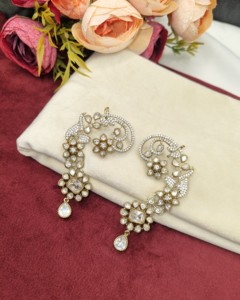 Pendientes de lujo con corte radiante, gemas Kundan y motivos florales para mujer, colección de joyería artificial de imitación festiva para mujer - Product Image 4
