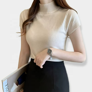 T-shirt pull tricoté moulant à manches courtes pour femme, couleur unie, tricot fin 14GG, personnalisable avec logo – Collection été 2026 - Product Image 2