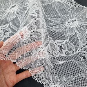 Tissu en dentelle florale large 23 cm extensible Spandex/Nylon léger pour lingerie, robes, mariages, élégant bord festonné - Product Image 1