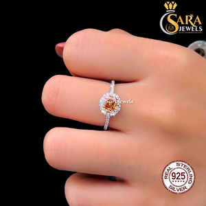 แหวนเพชรหมั้นผู้หญิงชุบเงินแท้ 925 จาก Sara Jewels ประดับด้วยเพชรทรงกลมคิวบิกเซอร์โคเนียสังเคราะห์ สไตล์หรูหรา สำหรับส่งออก - Product Image 2