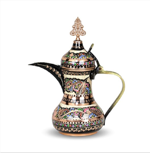 Cafetière classique en laiton gravé, ornée de motifs floraux traditionnels, disponible à prix de gros pour les ensembles culturels. - Product Image 2